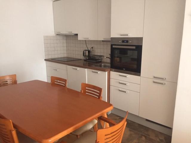 פודסטראנה Apartments Karaman מראה חיצוני תמונה